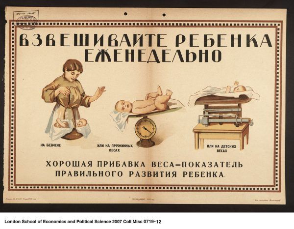 Radzieckie plakaty zalecały ważyć dziecko co tydzień... a tymczasem wiele kobiet szukało sposobu, by nie mieć co ważyć... (źródło: Library of the London School of Economics and Political Science).