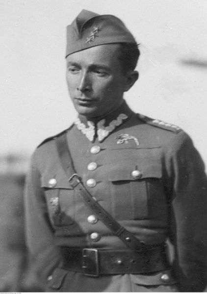 Pułkownik Jerzy Bajan zatwierdził "Osiągnięcia polskich pilotów myśliwskich w drugiej wojnie światowej”. Na zdjęciu z lat 30. jako kapitan Wojska Polskiego.
