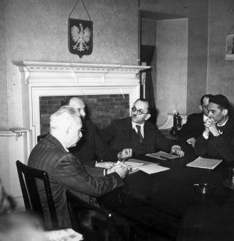 Posiedzenie Rady Pomocy Żydom, rok 1944 (źródło: domena publiczna).