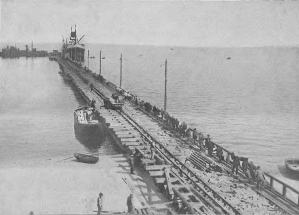 Legendarny eksport skandynawski okazuje się być tylko legendą. Na zdjęciu pierwszy statek oceaniczny, który zawinął do portu w Gdyni 13 sierpnia 1923 roku ("Tygodnik Ilustrowany", domena publiczna).