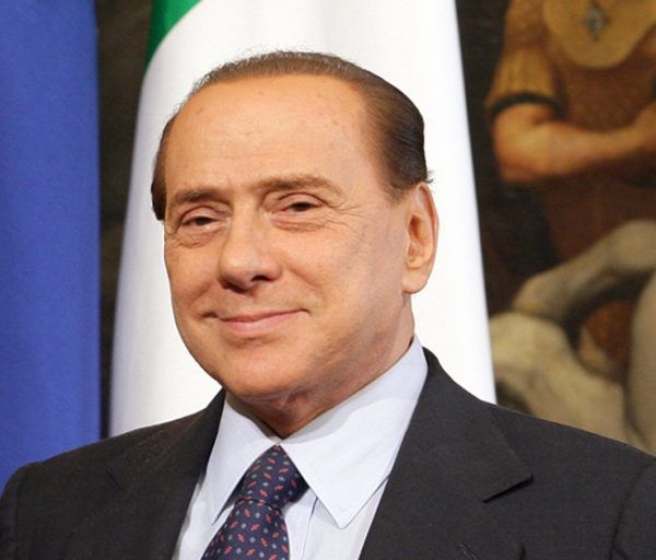 We włoskiej polityce często padają oskarżenia o kontakty z mafią. Jednym z podejrzanych o to polityków jest także były premier, Silvio Berlusconi (źródło: domena publiczna).