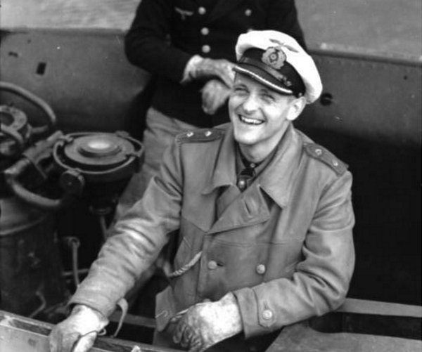 Erich Topp nie tylko torpedował alianckie okręty ale też ostrzeliwał szalupy pełne rozbitków.