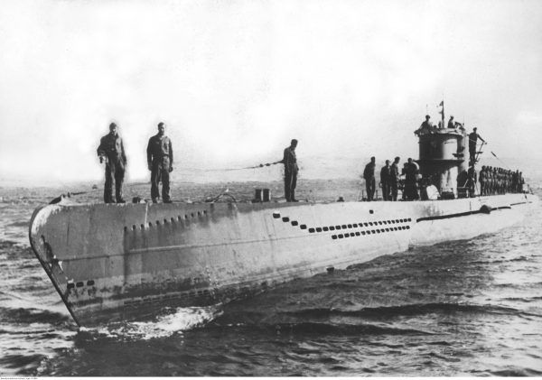 Dowódcy U-Bootów nie oszczędzali nawet łodzi rybackich. Kiedy nie mogli trafić w niewielką jednostkę torpedą, wynurzali się i ostrzeliwali załogę z broni maszynowej.