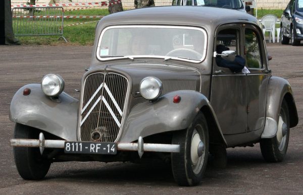 Citroën Traction Avant - samochód często używany w Ministerstwie Bezpieczeństwa Publicznego. Czy ktokolwiek z AK-owców mógł zasiąść za jego kółkiem?