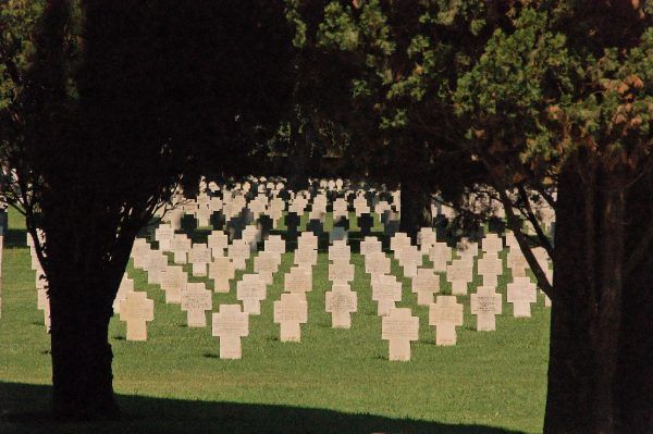 Niemiecki cmentarz wojenny w Pomezii. Tutaj również spoczywają szczątki polskich żołnierzy walczących w bitwie o Monte Cassino.