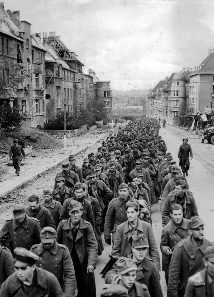 Polaków siłą wcielonych do armii niemieckiej często wyławiano spośród jeńców wojennych i wcielano do wojska polskiego.