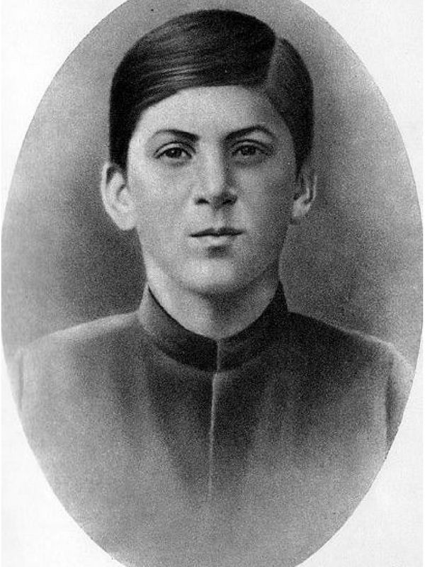 Tak wyglądał Iosif Dżugaszwili, kiedy zaczynał naukę w seminarium.