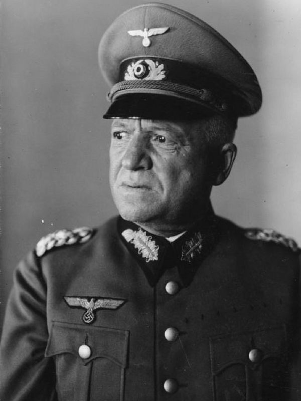 Wilhelm Adam był jednym z najbliższych współpracowników Friedricha Paulusa podczas wojny z ZSRR.