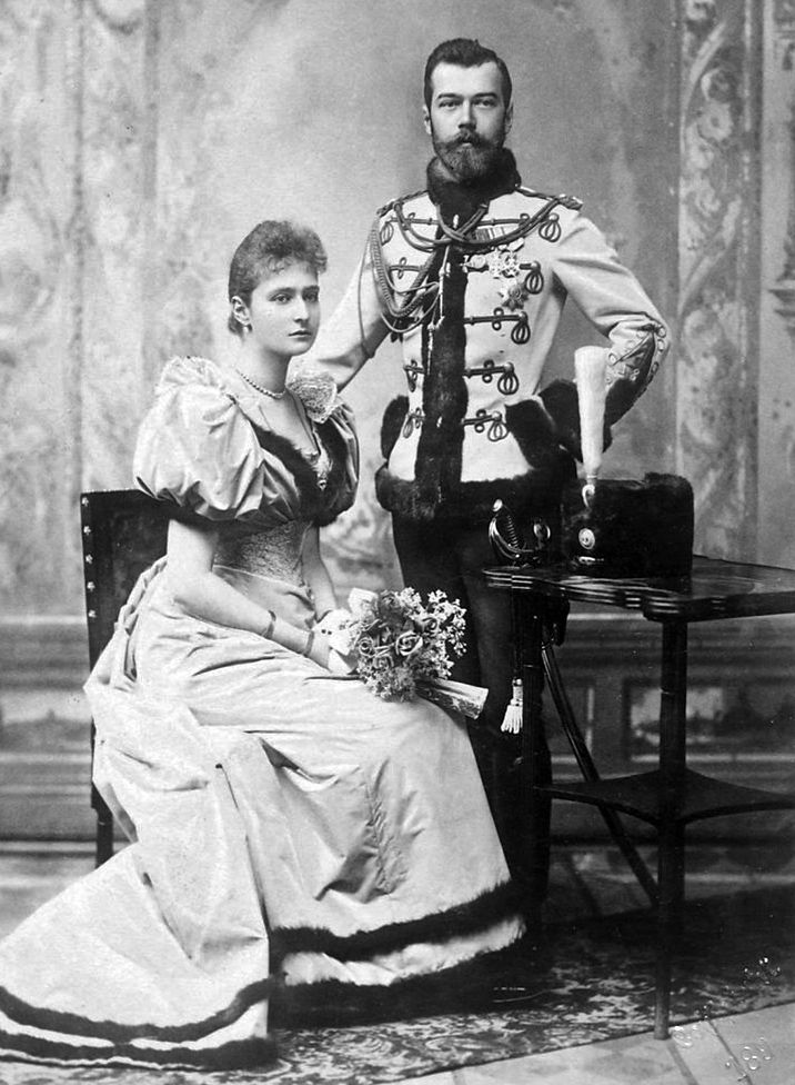 Zdjęcie wykonane po ogłoszeniu zaręczyn Mikołaja z księżniczką heską Alicją (1894 r.).