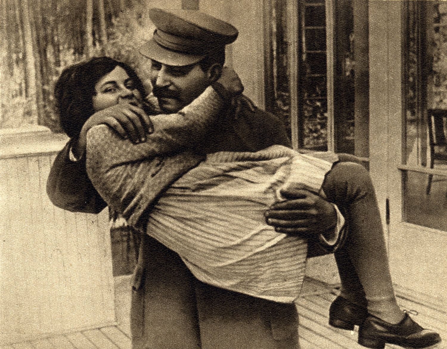 Joseph_Stalin_with_daughter_Svetlana_193