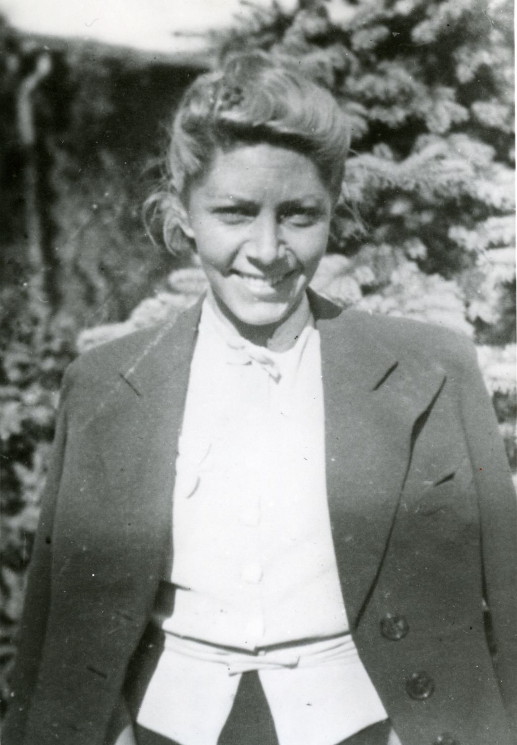  Jadwiga Wolska, fotografia z 1943 r. Zdjęcie pochodzi z książki "Wielka Księga Armii Krajowej" (Znak Horyzont 2015).