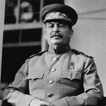 Być może Stalin podobnym wzrokiem spoglądał na ludzi, którzy nie chcieli napić się z nim wódki.