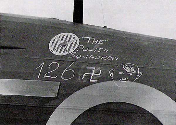 "126 Adolfów" zestrzelonych przez Dywizjon 303 podczas Bitwy o Anglię. To starcie zapewniło jednostce jedno z pierwszych miejsc wśród myśliwskich dywizjonów biorących udział w wojnie.