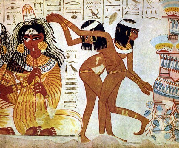 Nie wszystkie naścienne staroegipskie obrazy pokazują piękne kobiety tańczące i oddające hołd bogini. Niektóre z nich, ukryte w grobowcach znacznie głębiej, przedstawiają widoki zdecydowanie mniej estetyczne... 
