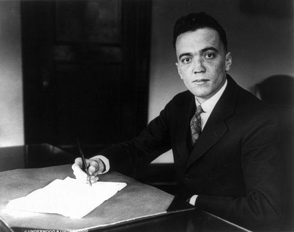 Od 1924 J. Edgar Hoover był dyrektorem FBI i tym samym postrachem amerykańskich gangsterów. Nawet jednak on był bezsilny, gdy brakowało namacalnych dowodów pozwalających skazać Margaret za współudział w zabójstwach. Zamiast morderczyni zyskała przez to łatkę kobiety fatalnej, z którą związek oznaczał rychłą śmierć. Od 1924 J. Edgar Hoover był dyrektorem FBI i tym samym postrachem amerykańskich gangsterów. Nawet jednak on był bezsilny, gdy brakowało namacalnych dowodów pozwalających skazać Margaret za współudział w zabójstwach. Zamiast morderczyni zyskała przez to łatkę kobiety fatalnej, z którą związek oznaczał rychłą śmierć.