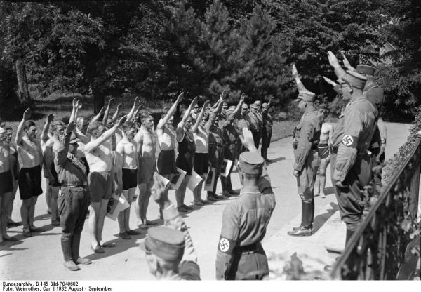 W czasie Nocy Długich Noży doszło do czystki w szeregach SA. Zdjęcie z apelu młodych członków bojówki w 1932 roku.