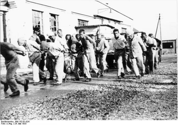 Obóz w Dachau był jednym z co najmniej 70 założonych przez hitlerowców po przejęciu władzy.