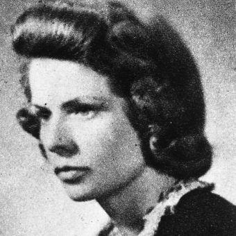 Leta Elżbieta Ostowska ps. „Justyna”. Zdjęcie i podpis pochodzą z książki "AK 75". Leta Elżbieta Ostowska ps. „Justyna”. Zdjęcie i podpis pochodzą z książki "AK 75".