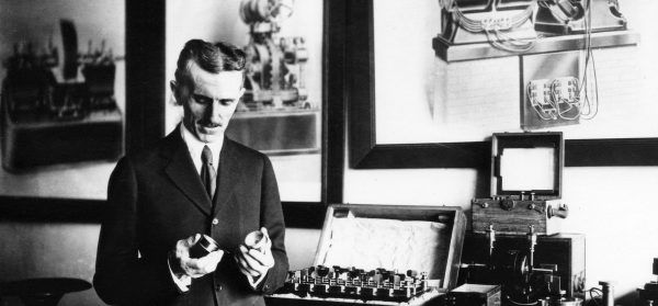 Nikola Tesla był także jednym z odkrywców promieni rentgenowskich.