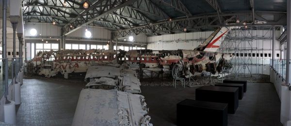 Szczątki samolotu DC-9, który w 1980 roku nad Morzem Tyrreńskim rozerwała eksplozja, złożone we włoskim muzeum.
