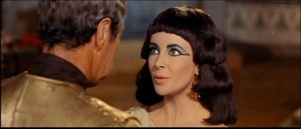 Liz Taylor jako Kleopatra w filmie z 1963 roku.