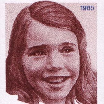 Fragment radzieckiego znaczka o wartości 5 kopiejek z 1985 roku, przedstawiającego Samanthę Smith. Fragment radzieckiego znaczka o wartości 5 kopiejek z 1985 roku, przedstawiającego Samanthę Smith.