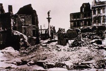 Warszawa w gruzach. To fotografia z 1939, a nie 1944 roku. Warszawa w gruzach. To fotografia z 1939, a nie 1944 roku.