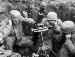 Bundesarchiv Bild 101I 577 1917 08, Monte Cassino, Fallschirmjäger mit Granatwerfer