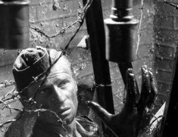 Kanały okazały się dla wielu powstańców ostatnią deską ratunku. Czyhało tam jednak na nich wiele niebezpieczeństw. Na zdjęciu kadr z filmu Andrzeja Wajdy "Kanał".