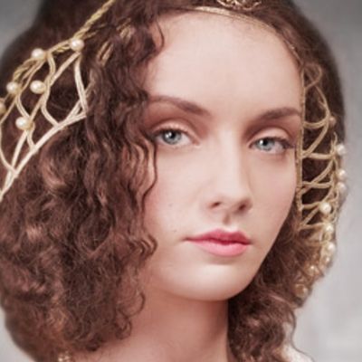 Anna Knybel jako Bona Sforza na okładce "Dam złotego wieku".