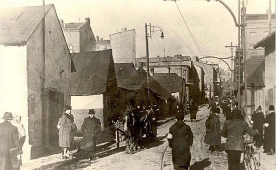 Zdjęcie z 1942 r. przedstawiające jedną z ulic będzińskiego getta.