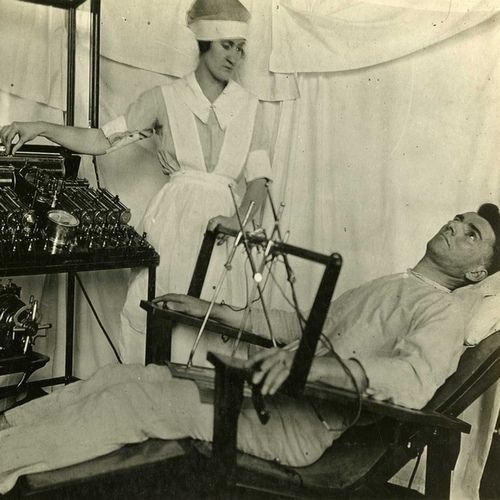 A tak wyglądała terapia elektrowstrząsami podczas I wojny światowej (Otis Historical Archives National Museum of Health and Medicine, lic. CC BY 2.0). A tak wyglądała terapia elektrowstrząsami podczas I wojny światowej (Otis Historical Archives National Museum of Health and Medicine, lic. CC BY 2.0).