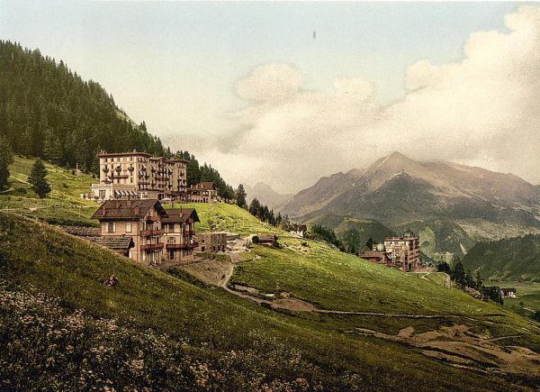 Zamiast hufca pracy Manfreda skusiła piękna Szwajcaria... niestety, nie udało mu się przekroczyć zielonej granicy. Na fotografii hotele w szwajcarskim Leysin (źródło: domena publiczna).