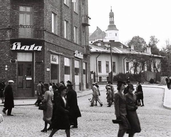 Pierwszy, przedwojenny salon Baty w Kielcach.