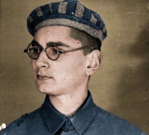 Wokół zwolnienia Władysława Bartoszewskiego z Auschwitz narosło wiele mitów. Czas je obalić! Na ilustracji fragment okładki książki „Mój Auschwitz”. Koloryzacja: Rafał Kuzak. Wokół zwolnienia Władysława Bartoszewskiego z Auschwitz narosło wiele mitów. Czas je obalić! Na ilustracji fragment okładki książki „Mój Auschwitz”. Koloryzacja: Rafał Kuzak.