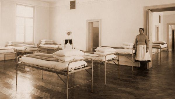 Sala szpitala w Kobierzynie. Zdjęcie przedwojenne.
