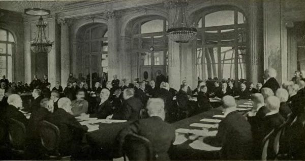 W trakcie obrad nad traktatem pokojowym po I wojnie światowej Clemenceau opowiadał się za utworzeniem silnej Polski.
