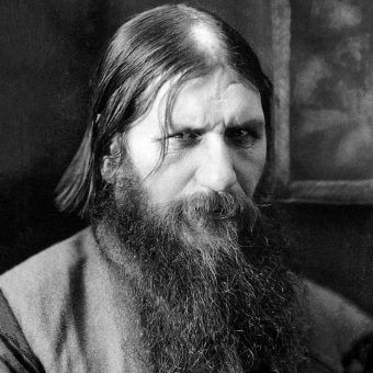 Cudotwórca? Hipnotyzer? Członek sekty? A może zwykły oszust? Jedno jest pewne, Rasputin był jednym z największych ludzi w historii Rosji. Cudotwórca? Hipnotyzer? Członek sekty? A może zwykły oszust? Jedno jest pewne, Rasputin był jednym z największych ludzi w historii Rosji.
