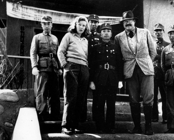 Do pozyskania Hemingwaya doszło przed jego podróżą do Chin w 1941 roku. Do pozyskania Hemingwaya doszło przed jego podróżą do Chin w 1941 roku.