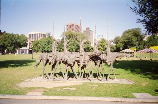 Pomnik "Partyzanci w Bostonie" autorstwa syna "Perełki" i "Kuli" Andrzeja (fot. Rob Glover, lic. CC BY-SA 2.0)