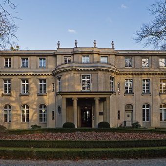 O "ostatecznym rozwiązaniu kwestii żydowskiej" dyskutowano w podberlińskiej willi. O "ostatecznym rozwiązaniu kwestii żydowskiej" dyskutowano w podberlińskiej willi.