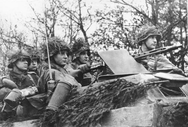 W grudniu 1944 roku ruszyła niemiecka ofensywa w Ardenach. W grudniu 1944 roku ruszyła niemiecka ofensywa w Ardenach.