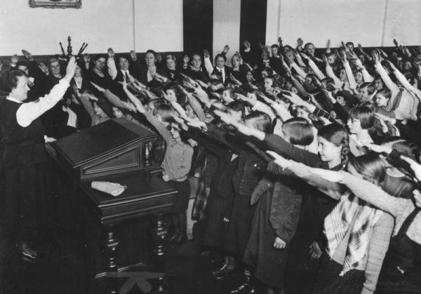 W szkole Hitlera dzieci był wychowywane na idealnych nazistów. Na naukę ortografii raczej nie kładziono tam nacisku.