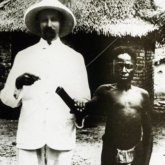 Jedna z milionów ofiar krwawych rządów króla Belgów Leopolda II w Kongo. Jedna z milionów ofiar krwawych rządów króla Belgów Leopolda II w Kongo.