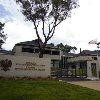 Ambasada polska (fot. Bidgee, lic. CC BY-SA 3.0)
