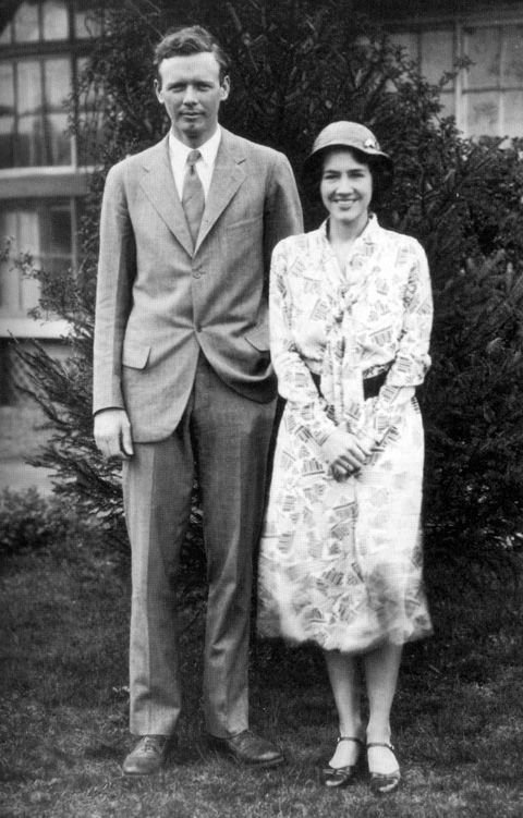 Charles Lindbergh z żoną. Słynny lotnik, któremu porwano i zabito syna