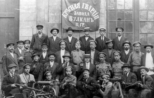 Do walki ruszyły wierne bolszewikom oddziały Czerwonej Gwardii. Do walki ruszyły wierne bolszewikom oddziały Czerwonej Gwardii.