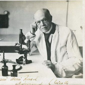 Przyczynę rozprzestrzeniania się tyfusu zidentyfikował dopiero Charles Nicolle w XX w.