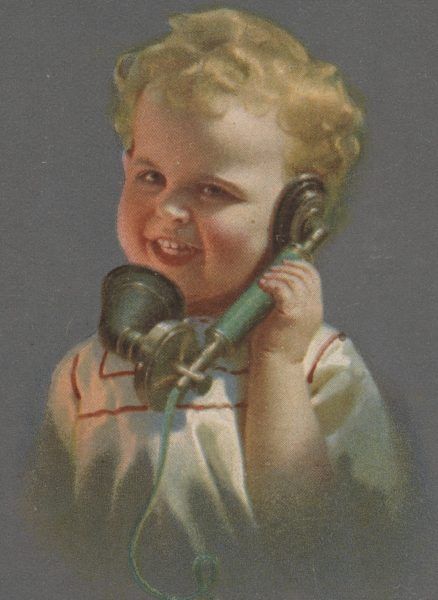Dziecko ze słuchawką telefoniczną. Pocztówka z początku XX wieku