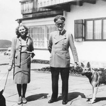 Ewa Braun i Hitler (fot. Bundesarchiv, B 145 Bild-F051673-0059, lic. CC-BY-SA)